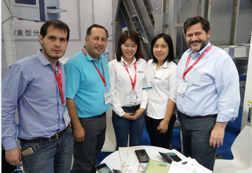 客戶合影 (2).jpg